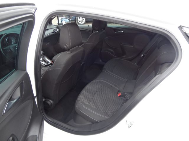 Fahrzeugabbildung Opel Astra K Dynamic/LED/GSD/Kamera/Navi/200PS/71.000