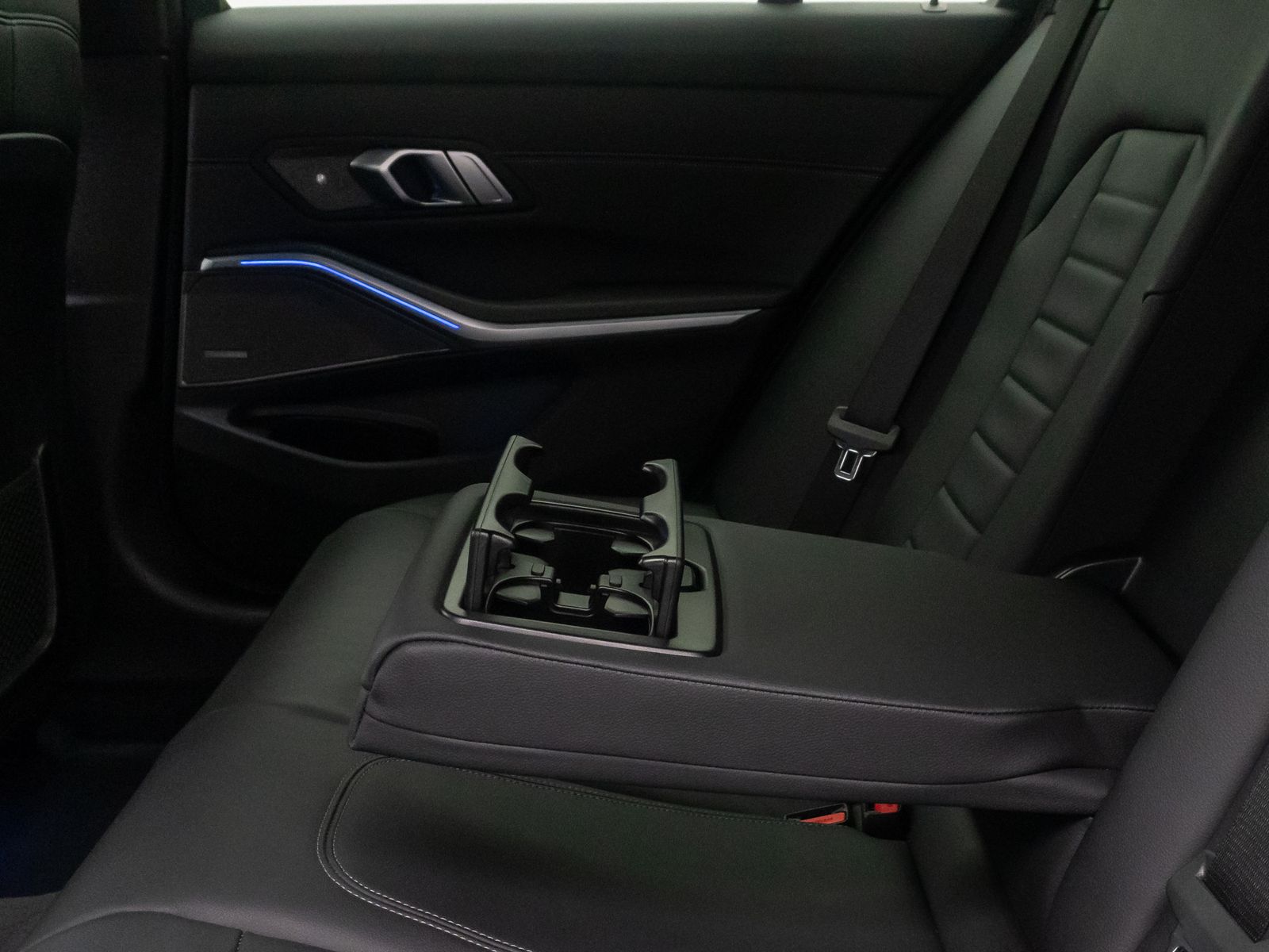 Fahrzeugabbildung BMW 320d xD M Sport Kamera Komfort DAB Individual