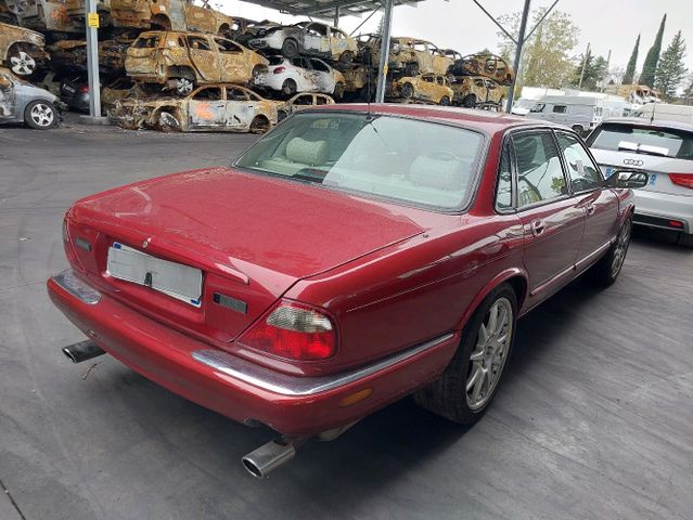 Jaguar XJR (X308) 4.0 V8 375