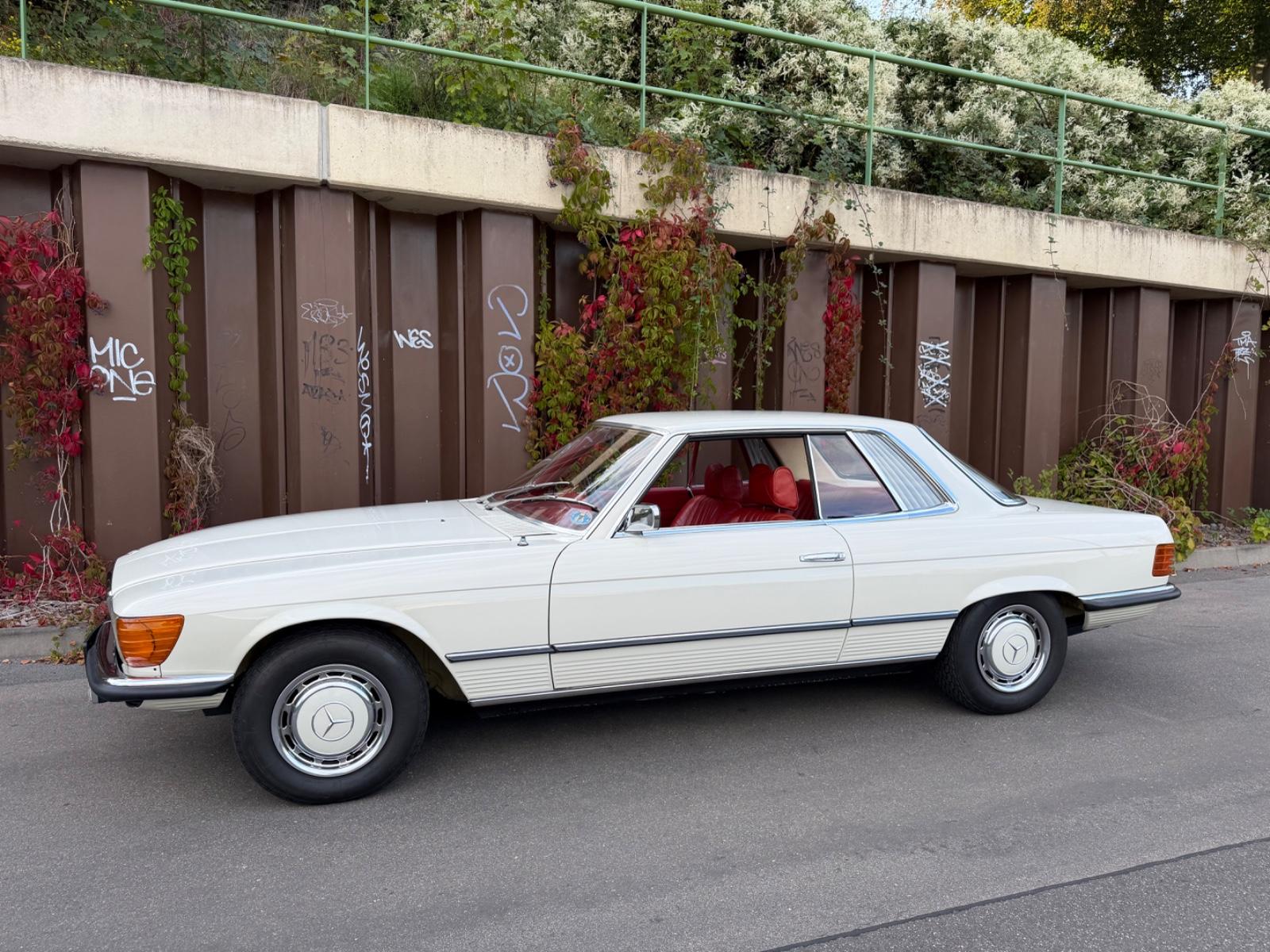 Mercedes-Benz 350 SLC V8 / ONE FAMILY SINCE 1974 / 59.690 KM !