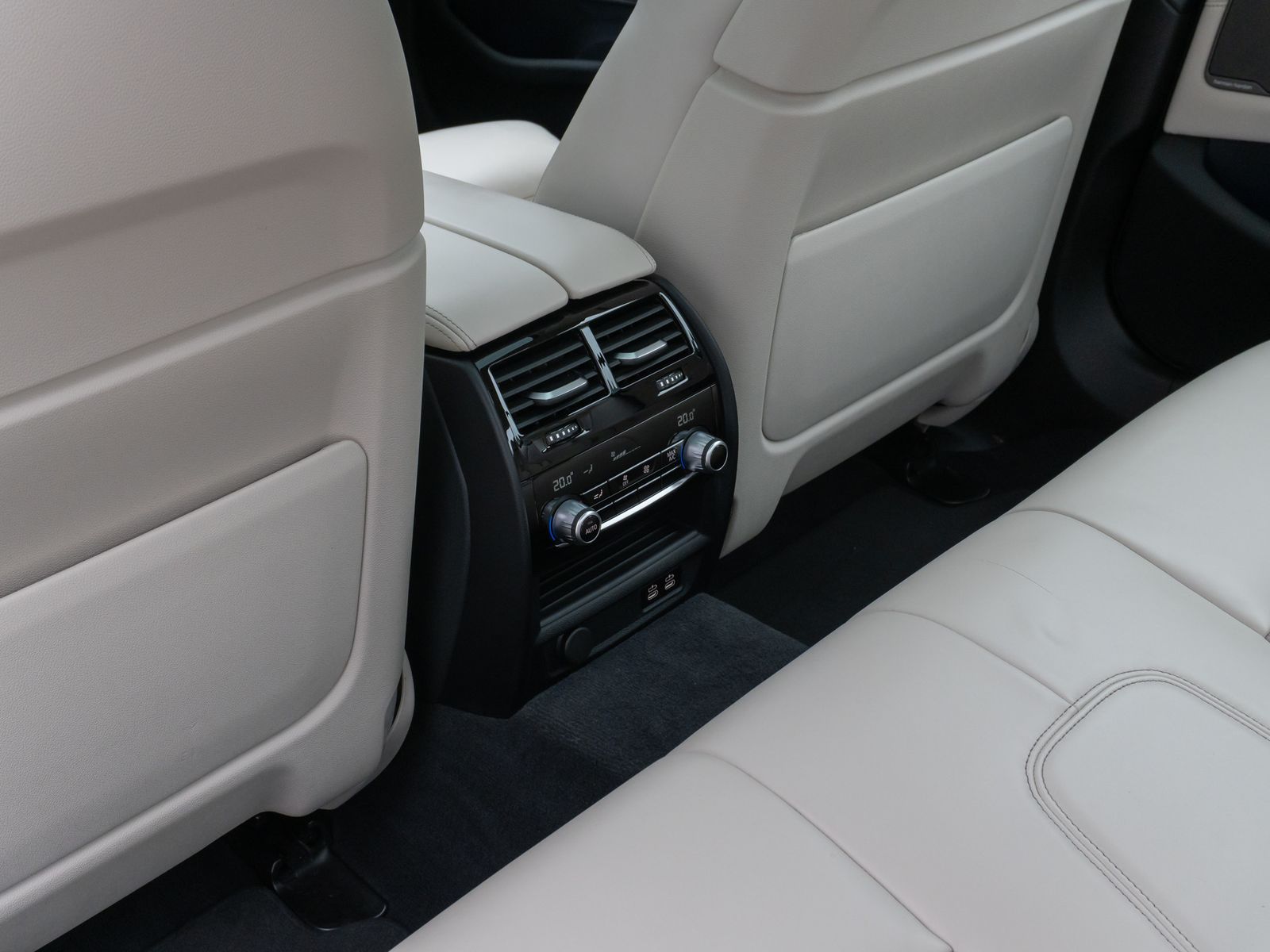 Fahrzeugabbildung BMW 540i Luxury Line Kamera Glasdach Laser HUD H/K