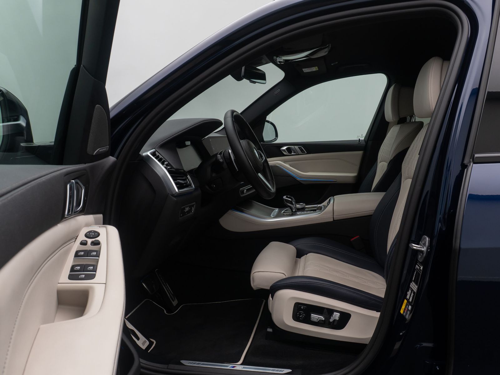 Fahrzeugabbildung BMW X5 xD45e MSport HUD H/K 360°Laser DAB Individual