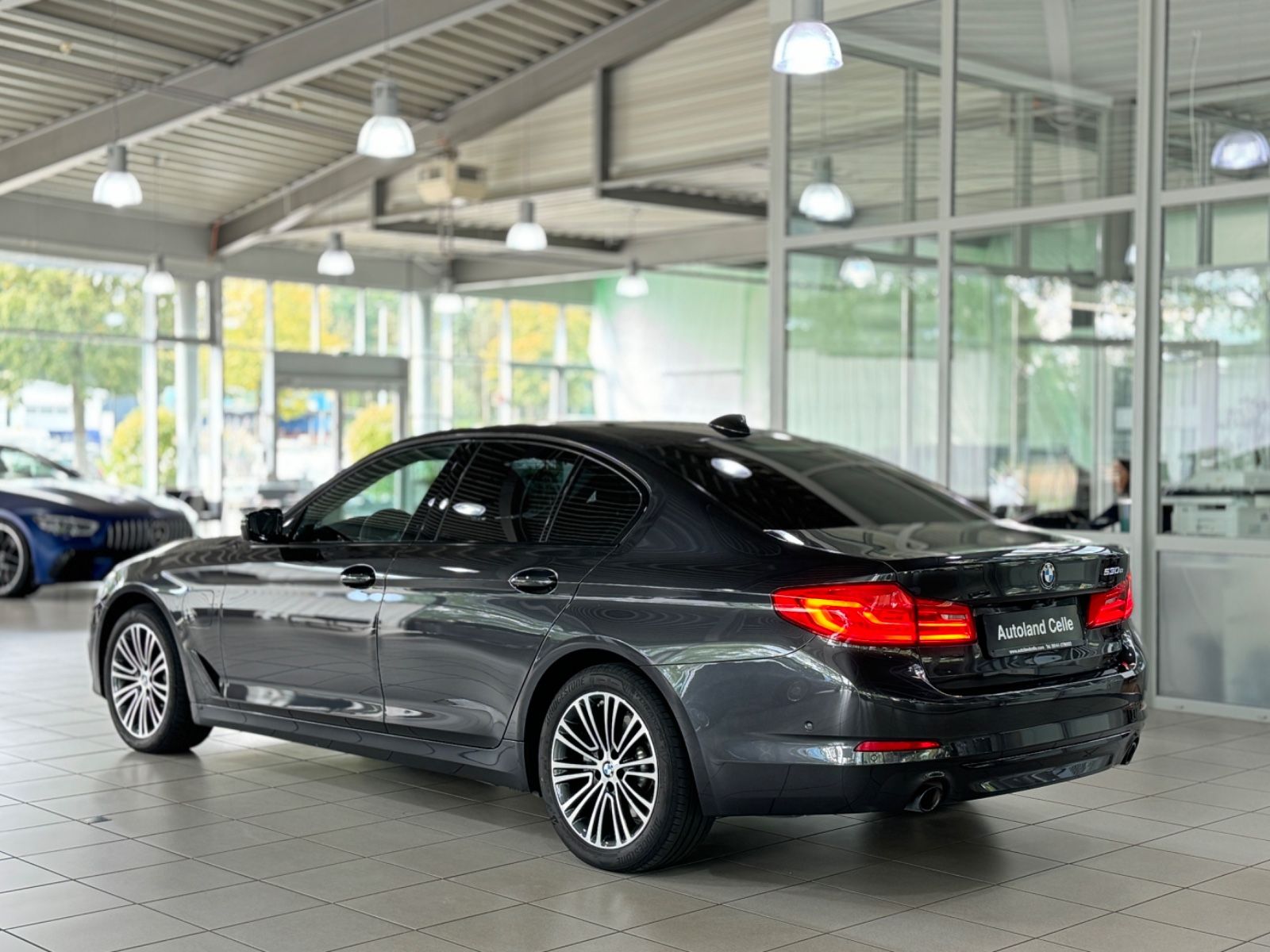 Fahrzeugabbildung BMW 530e iP Sport Line ACC Kamera SoftCose DAB HiFi