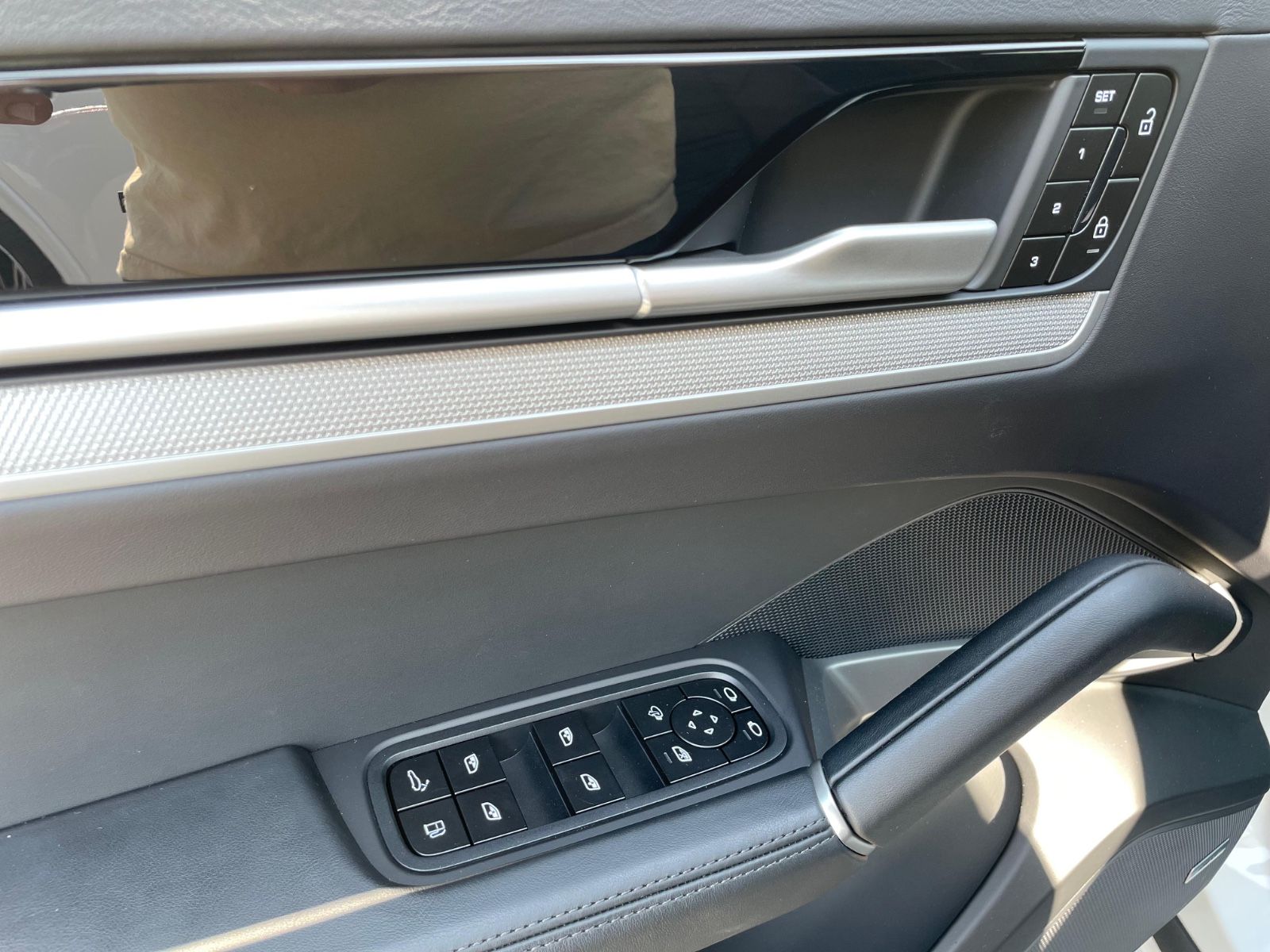 Fahrzeugabbildung Porsche Cayenne E-Hybrid Coupé |ACC|360°|SportDesign|22"
