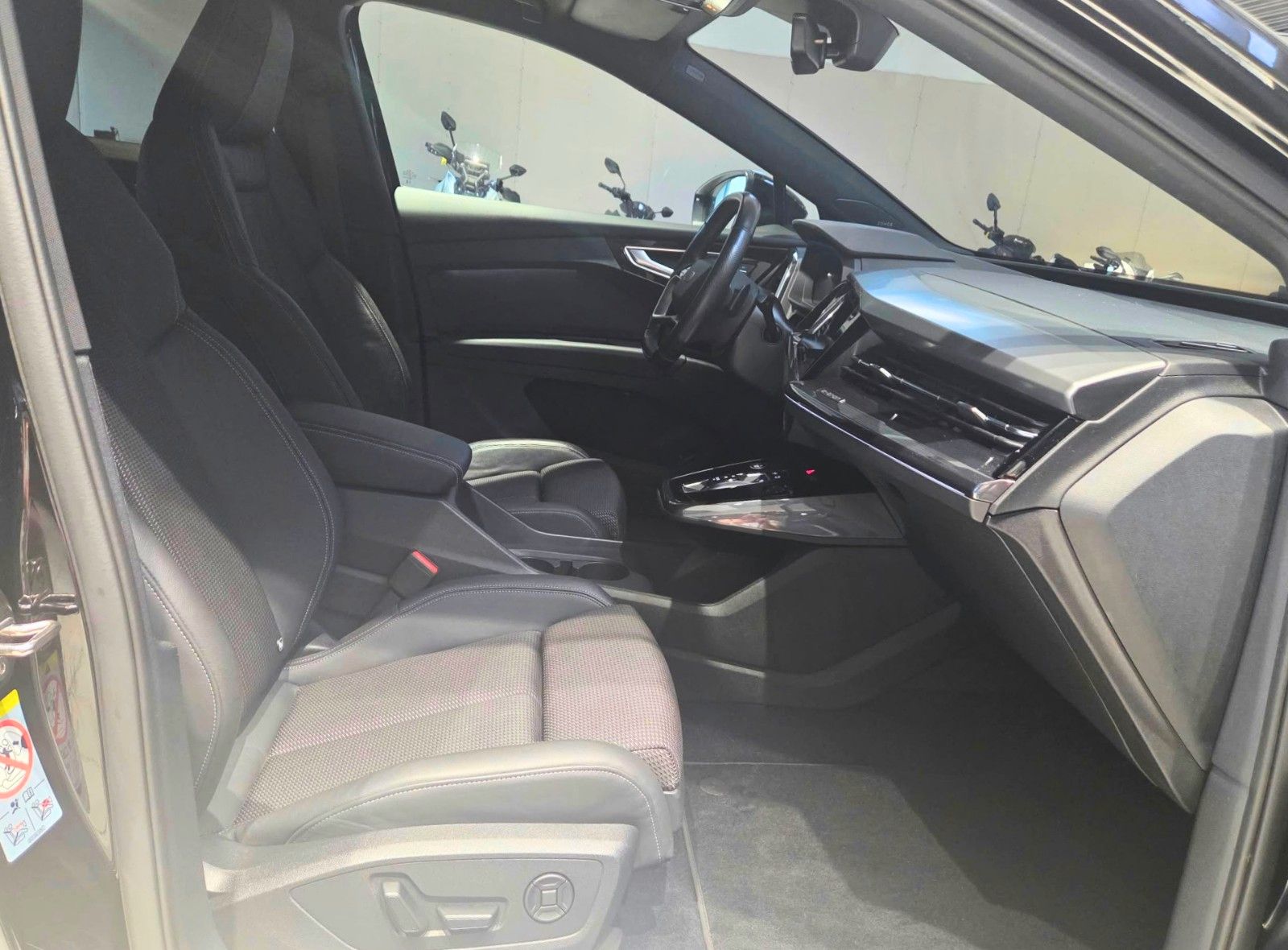AUDI Q4 — zdjęcie 10