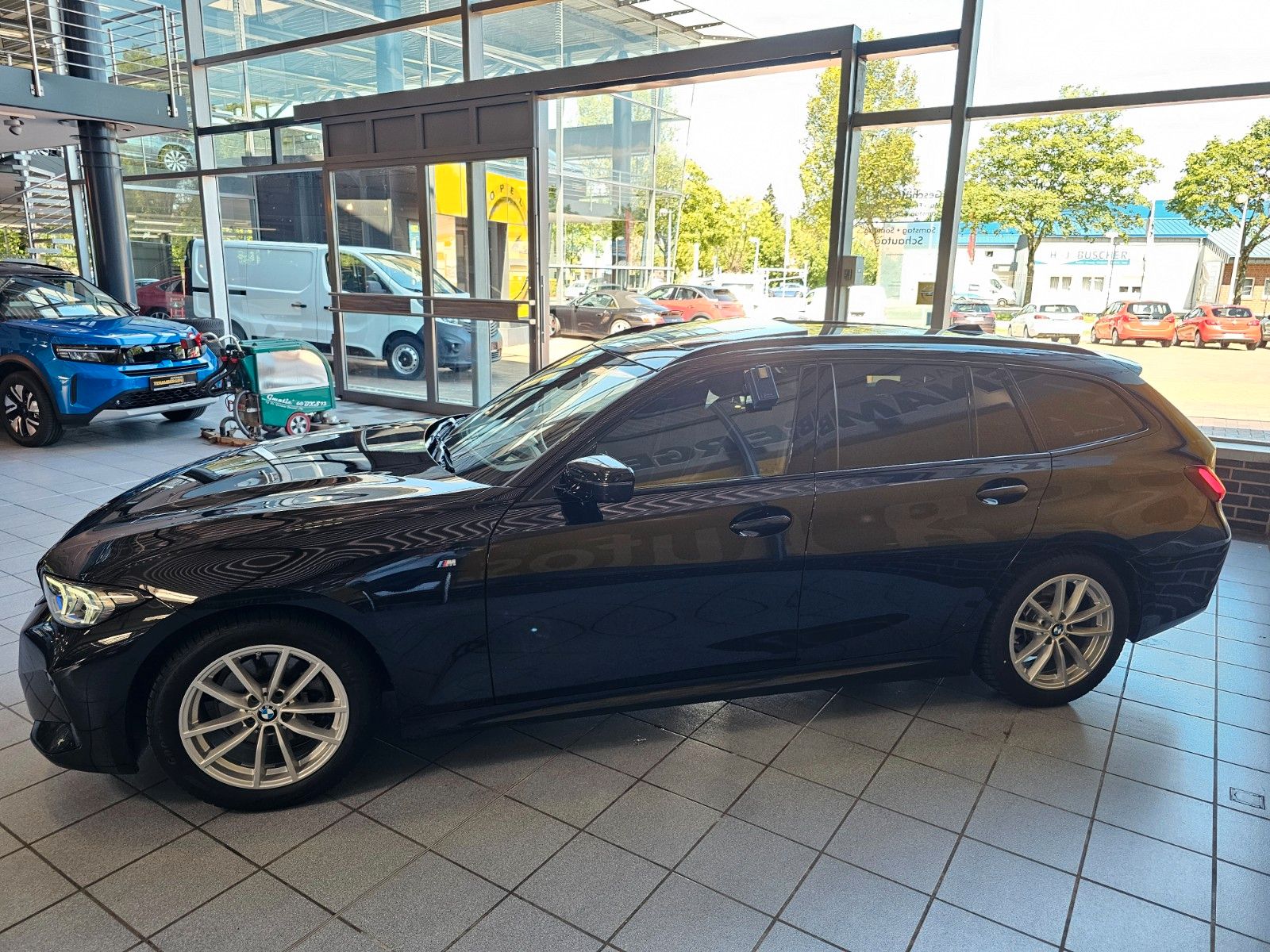 BMW 320 i Touring M Sport HuD Panorama LED ACC AHK imagem 3