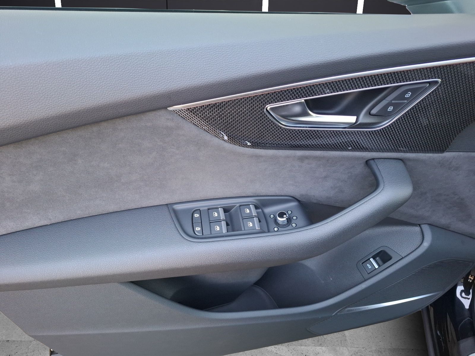 Fahrzeugabbildung Audi SQ7 4.0 TFSI comp. plus Matrix Standhzg Navi Luf
