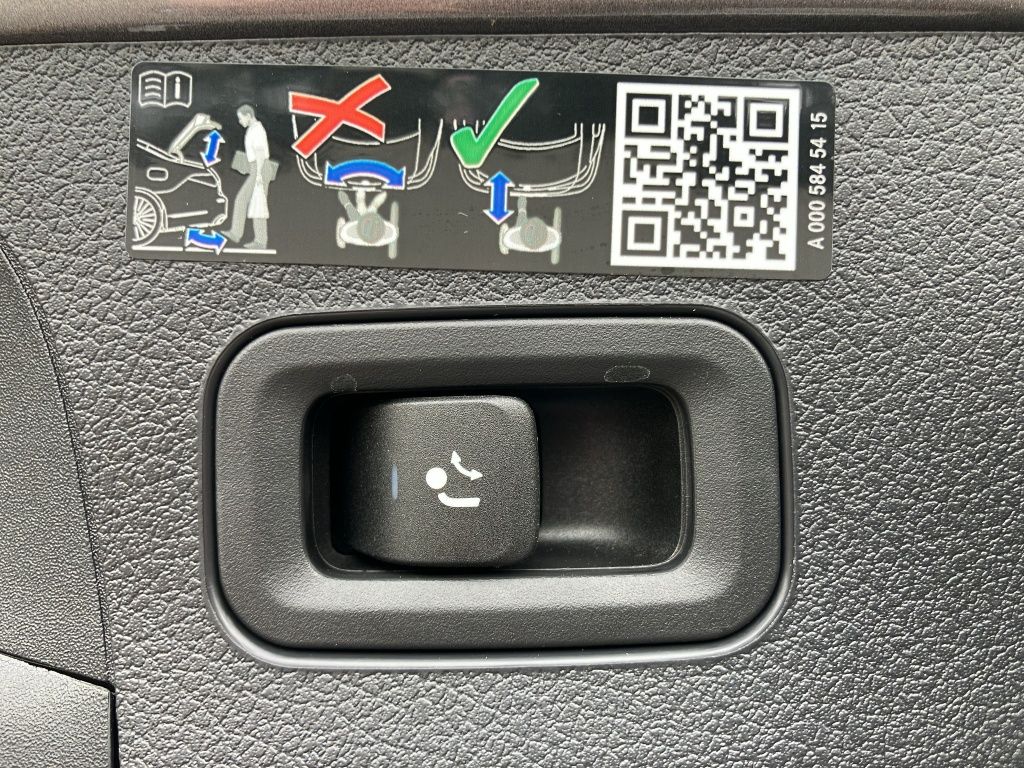 Fahrzeugabbildung Mercedes-Benz CLA 180 SB AMG*DISTR*MULTIB*360°KAM*TOTW*19Zoll