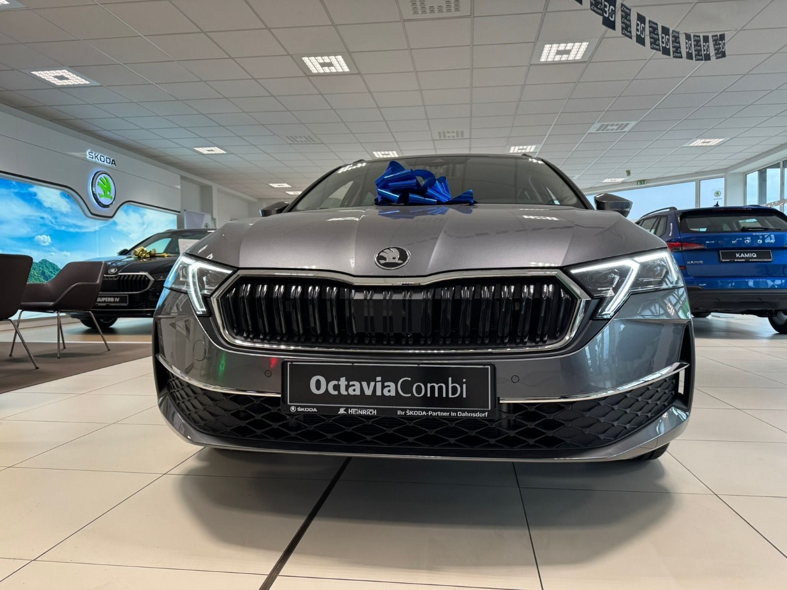 Fahrzeugabbildung SKODA Octavia Combi 2.0TDI DSG*RFK*AHK*NAVI*Head-Up