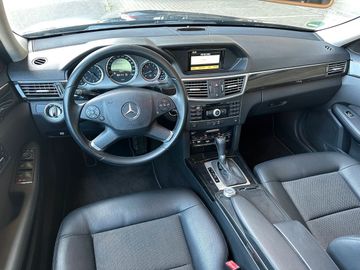 Mercedes E 200 - 8