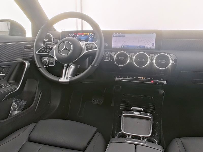 Fahrzeugabbildung Mercedes-Benz A 180 Progressive R-Kamera+LED+LenkradHz+Volldig