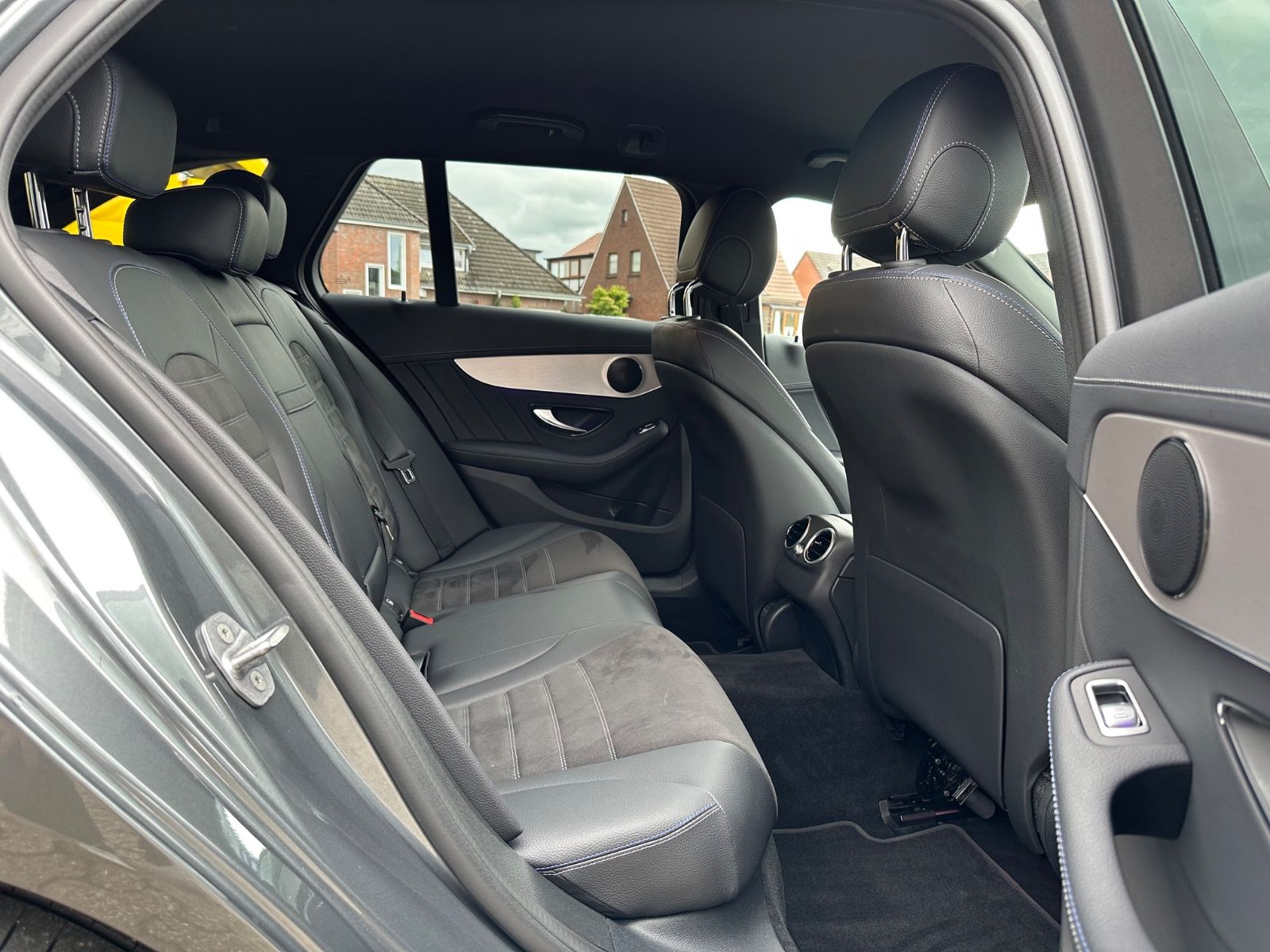 Fahrzeugabbildung Mercedes-Benz C 300 de T-Modell Night Edition AMG AHK/Standhzg
