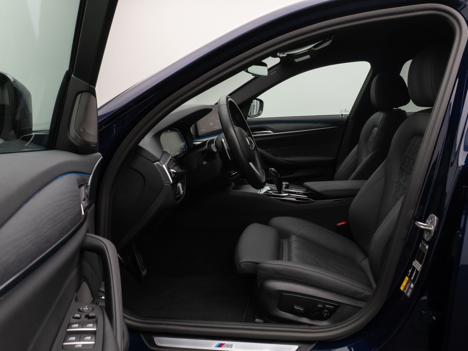 Fahrzeugabbildung BMW 530e xD M Sport Kamera H/K DAB Individual Alarm