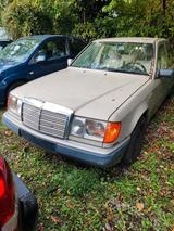 Mercedes-Benz Mercedes 230 E -124 Breite Planken Grüne P... - Mercedes-Benz 230 in Duisburg
