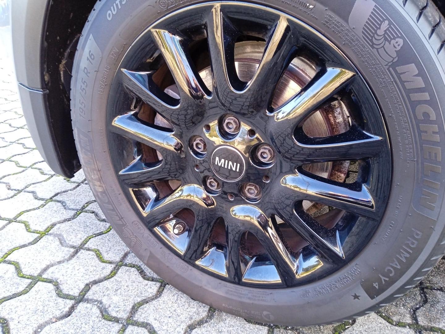 MINI Cooper 5-Türer Navi LED Sitzheizung PDC DAB Mult
