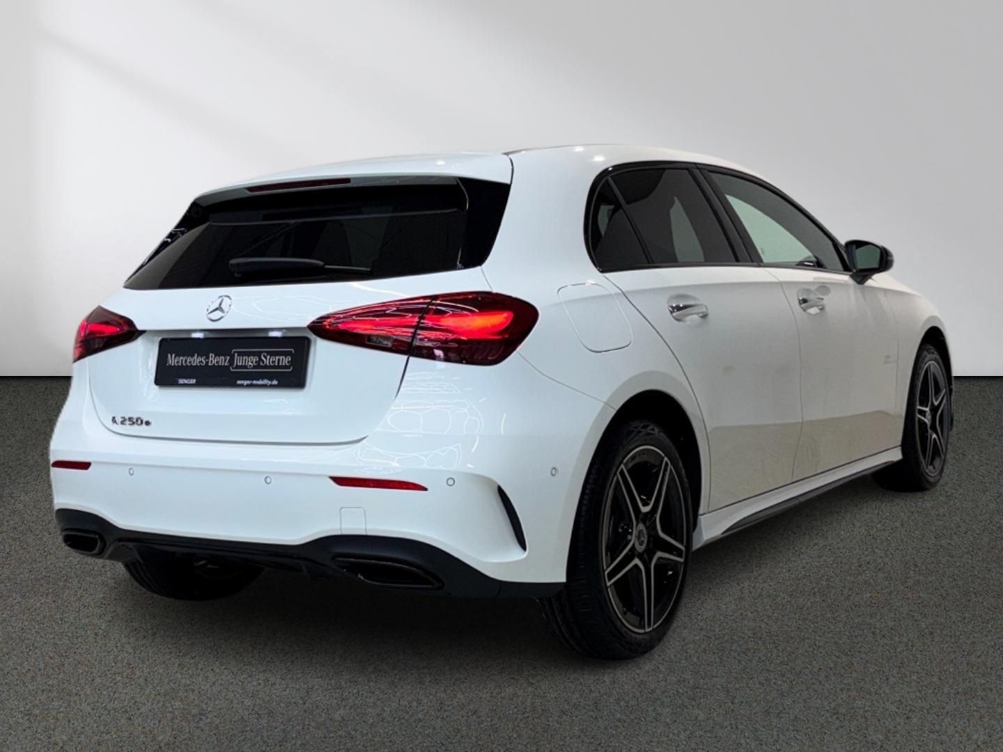 Mercedes-Benz A 250 e AMG Advanced Plus Night Ambiente LED AHK