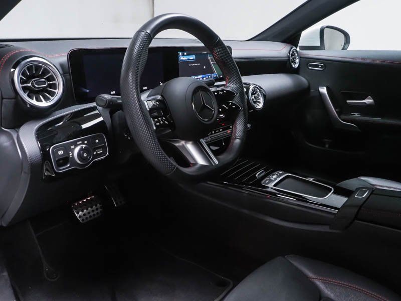 Fahrzeugabbildung Mercedes-Benz CLA 200 AMG*Pano*AHK*STHZG*Distronic*Totwinkel*