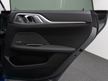 Fahrzeugabbildung BMW i4 eD35 Gran Coupé Glasdach Kamera DAB H/K Komfo