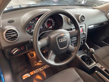 Audi A3 Sportback 1.6 Attraction *TEMPOMAT*SZHZ*KLIMA