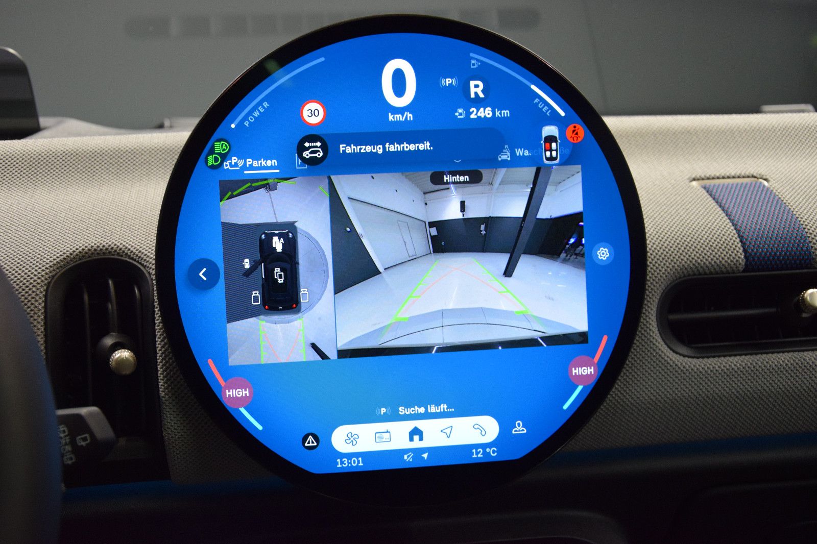 Fahrzeugabbildung MINI Cooper C Favoured Trim Paket-L Pano h/k HuD