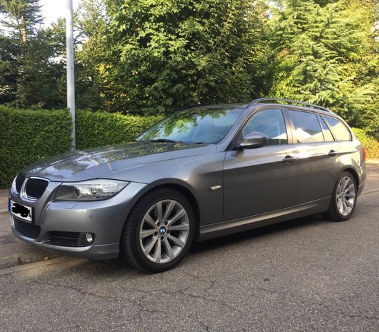 BMW 318i touring Panoramadach AHK