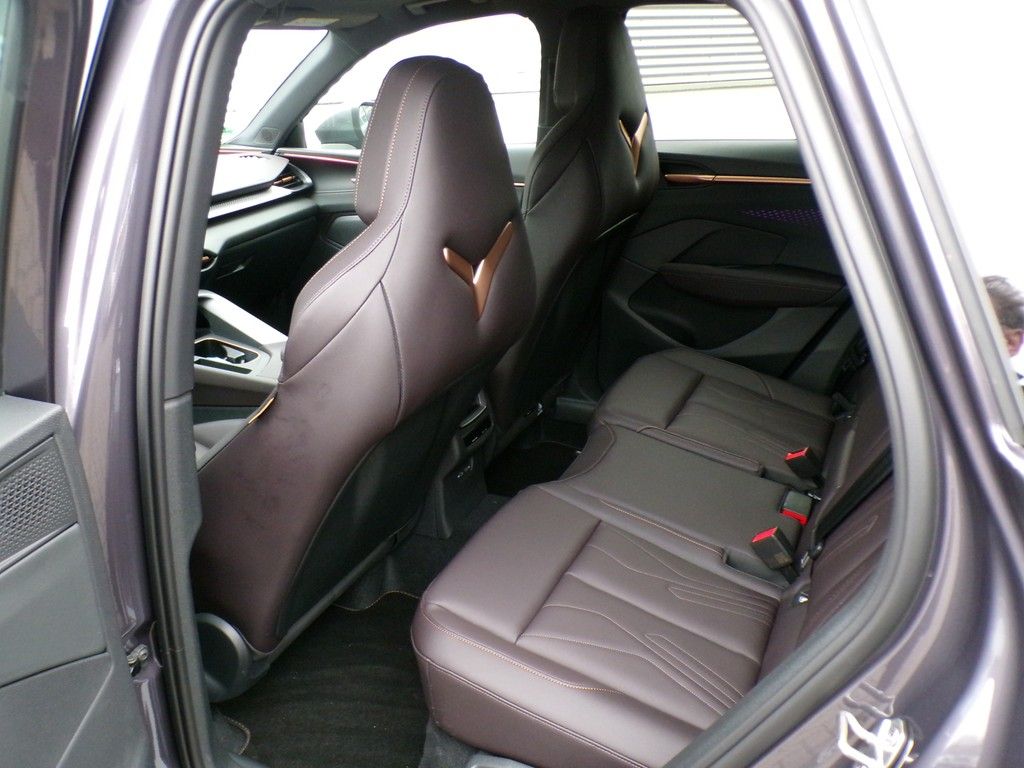 Fahrzeugabbildung CUPRA Terramar 1.5 e-Hybrid VZ DSG