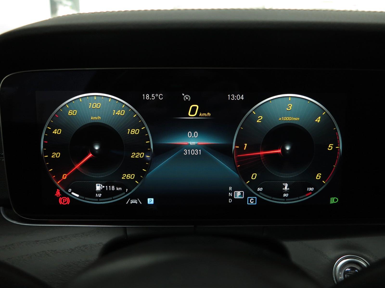 Mercedes-Benz E 220 d T-Modell AMG/HUD/BURMESTER/AIRM/U-FREI!