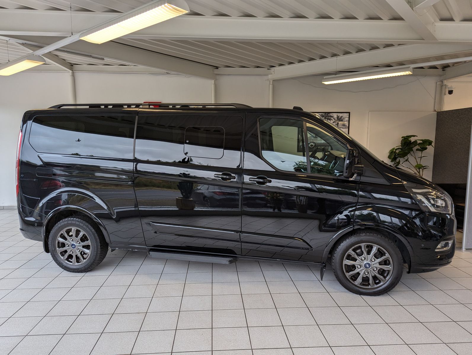FORD Tourneo Custom 320 L2 Titan. 9-Sitze ACC Cam AHK - Image 29