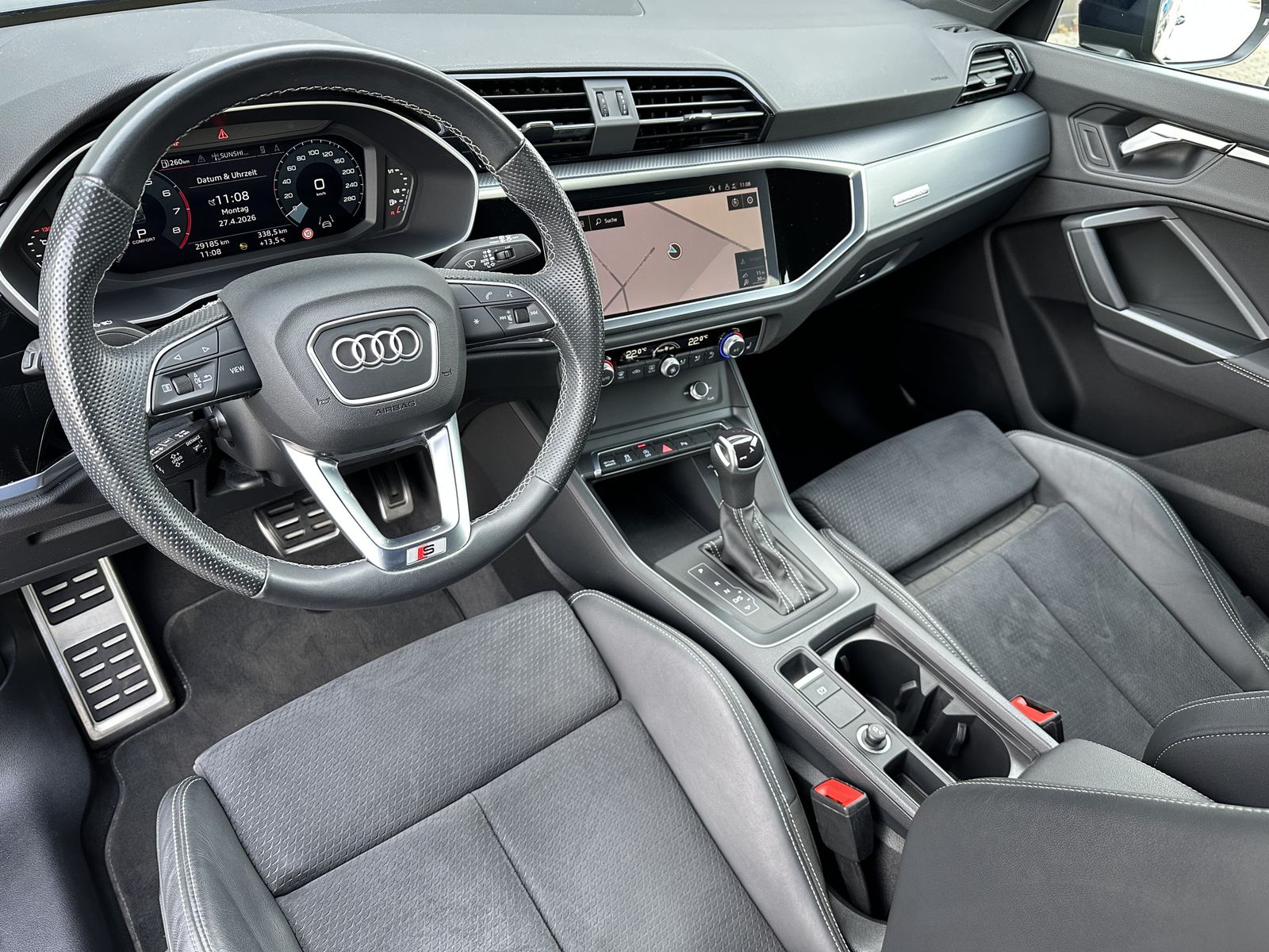 Fahrzeugabbildung Audi Q3 40 TFSI Qu S-Line Black NAV+LED+AHK+ACC+19ZO
