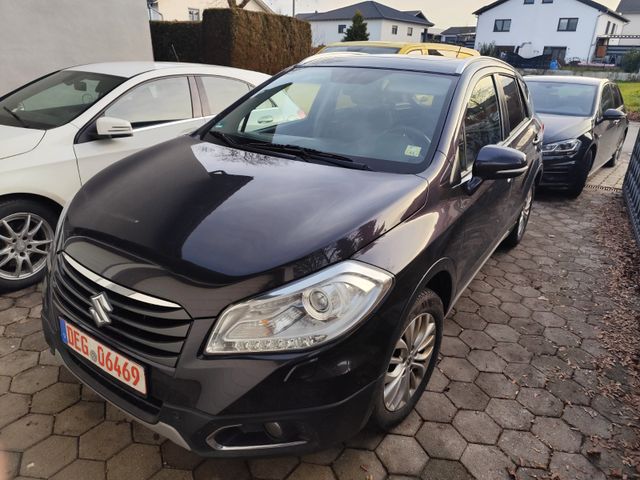 Suzuki (SX4) S-Cross 4x4 Navi Xenon Panor Ahk Leder