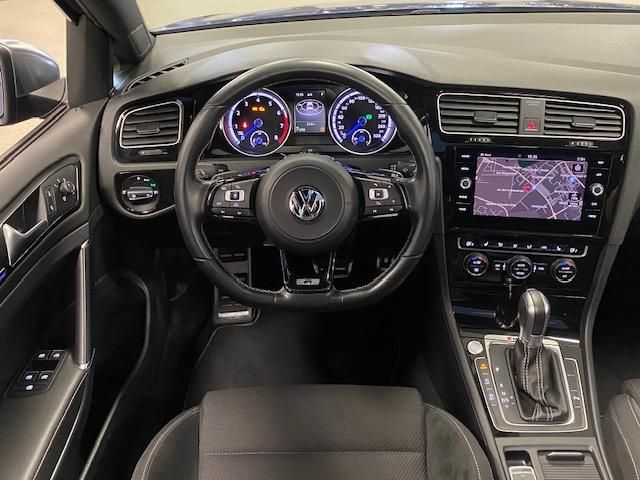 Fahrzeugabbildung Volkswagen Golf VII Variant 2.0 4Motion BMT R-Line+PANO+NAV