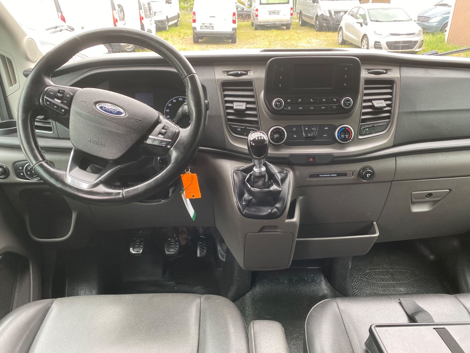 Fahrzeugabbildung Ford FORD Transit 350 L4Trend,AHK,1Hd,LederGarantie