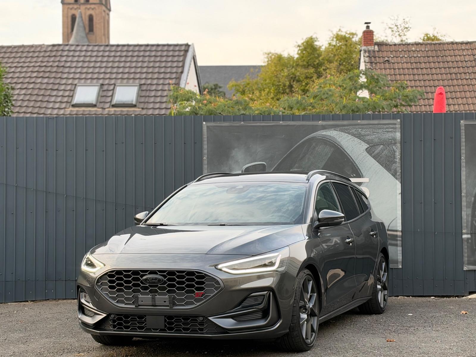 Ford Focus Turnier ST X NAVI/HEAD-UP/PANORAMA/KEYLESS