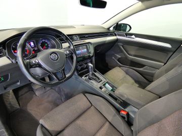 Volkswagen Passat - 10