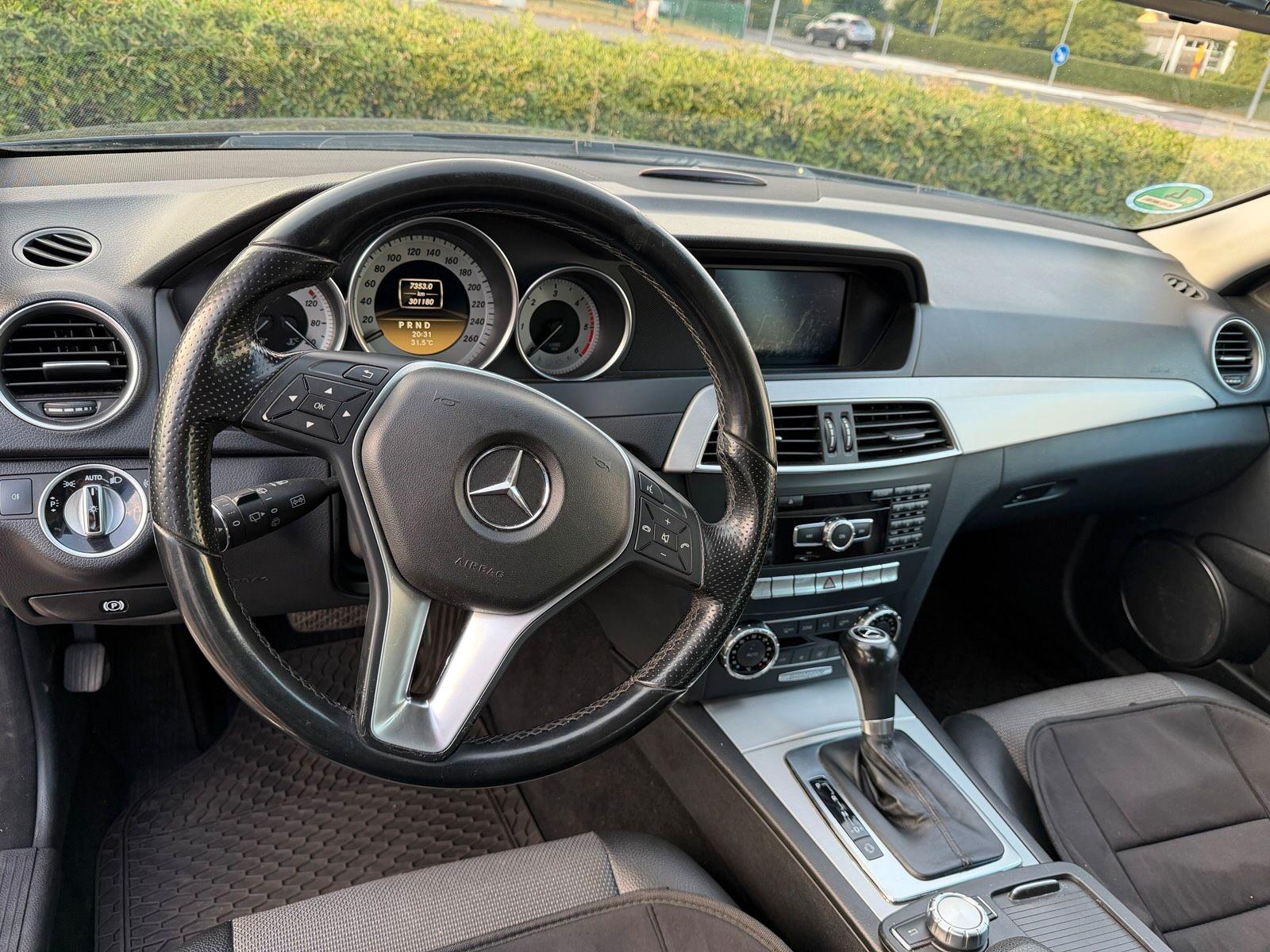 Mercedes-Benz 220 2011 — engine 170 HP (125kW)