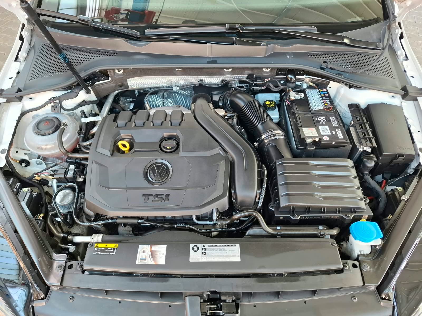 Fahrzeugabbildung Volkswagen Golf VII Var. Comf. 1,5 TSI + AHK+ACC+Navigation