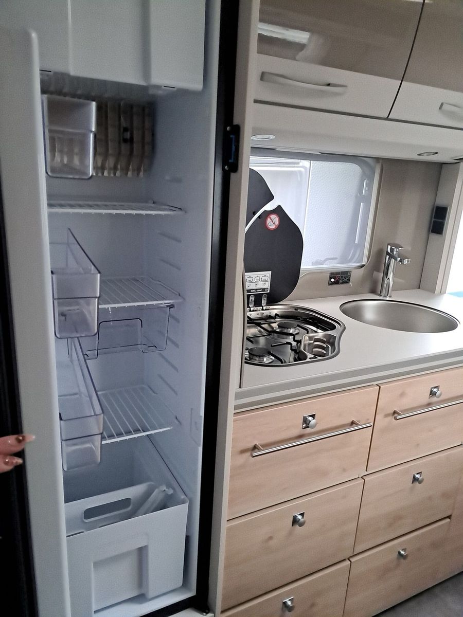 Fahrzeugabbildung Dethleffs Nomad 490 EST Mover, Dachklima, Truma Combi E