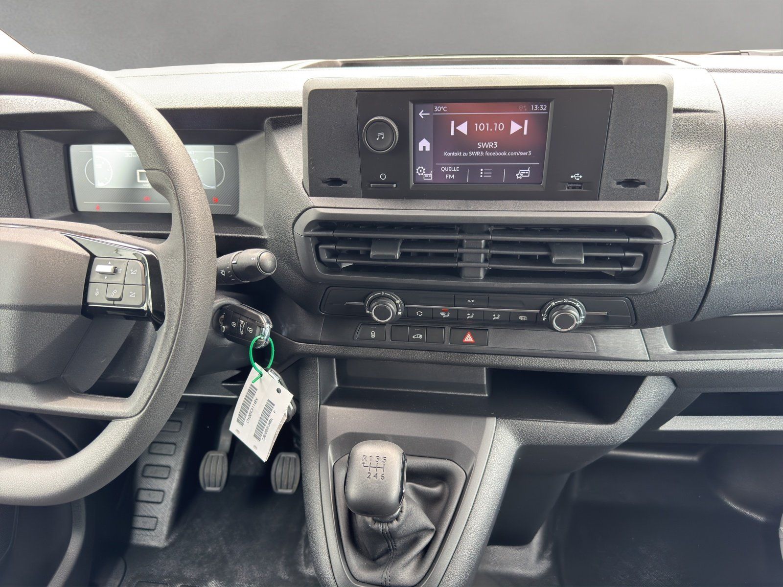 Fahrzeugabbildung Opel Vivaro 2.0 D Basis L3 PDC/TEMPOMAT/KLIMA/CARPLAY