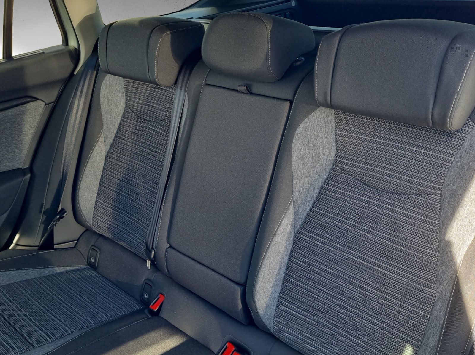Fahrzeugabbildung SKODA Superb Combi 2.0TDI Selection AHK LI&SI FAHRASSI