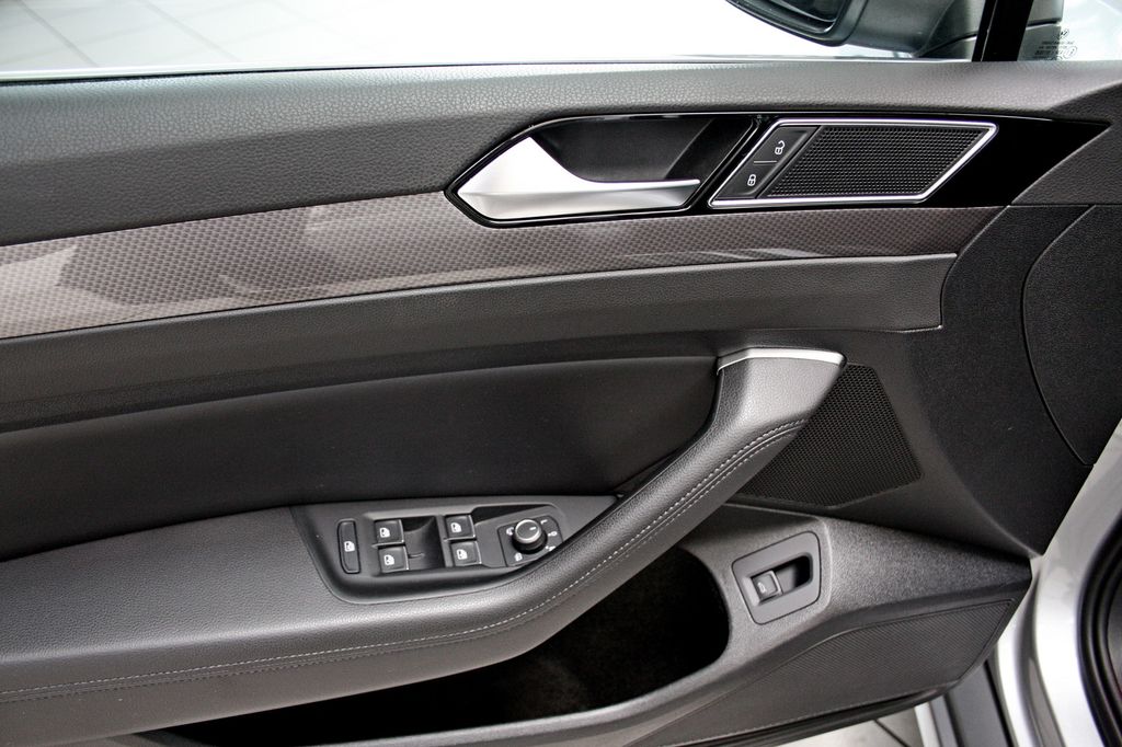 Volkswagen Passat Business 4M ACC AHK LEDER KAMERA STANDH