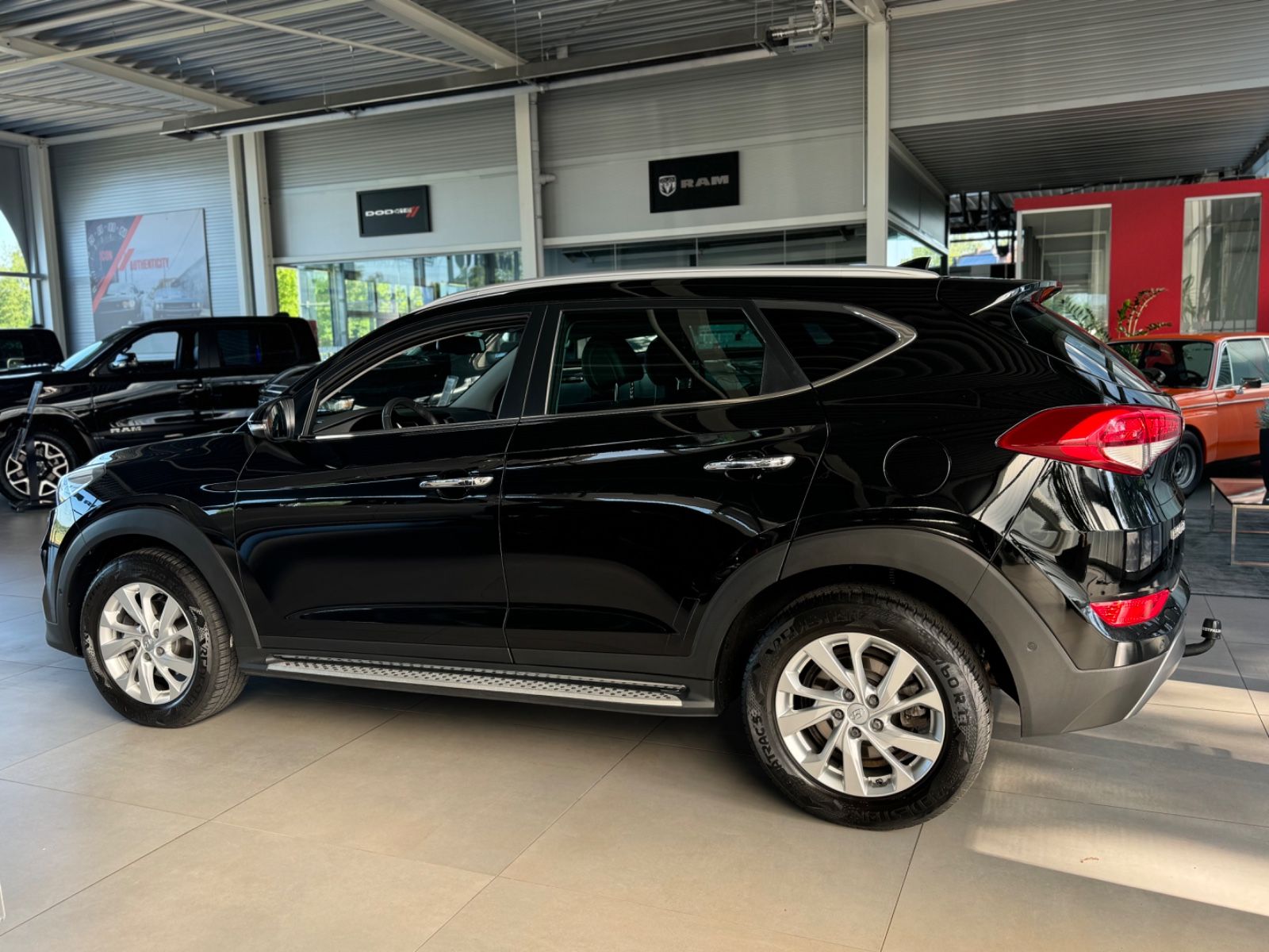 Fahrzeugabbildung Hyundai Tucson 2.0CRDi Premium 4WD "Garantie AHK Leder"