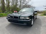 BMW Ikone in Dunkelgrün  Diese E38 Limousine ... - BMW 730: E38