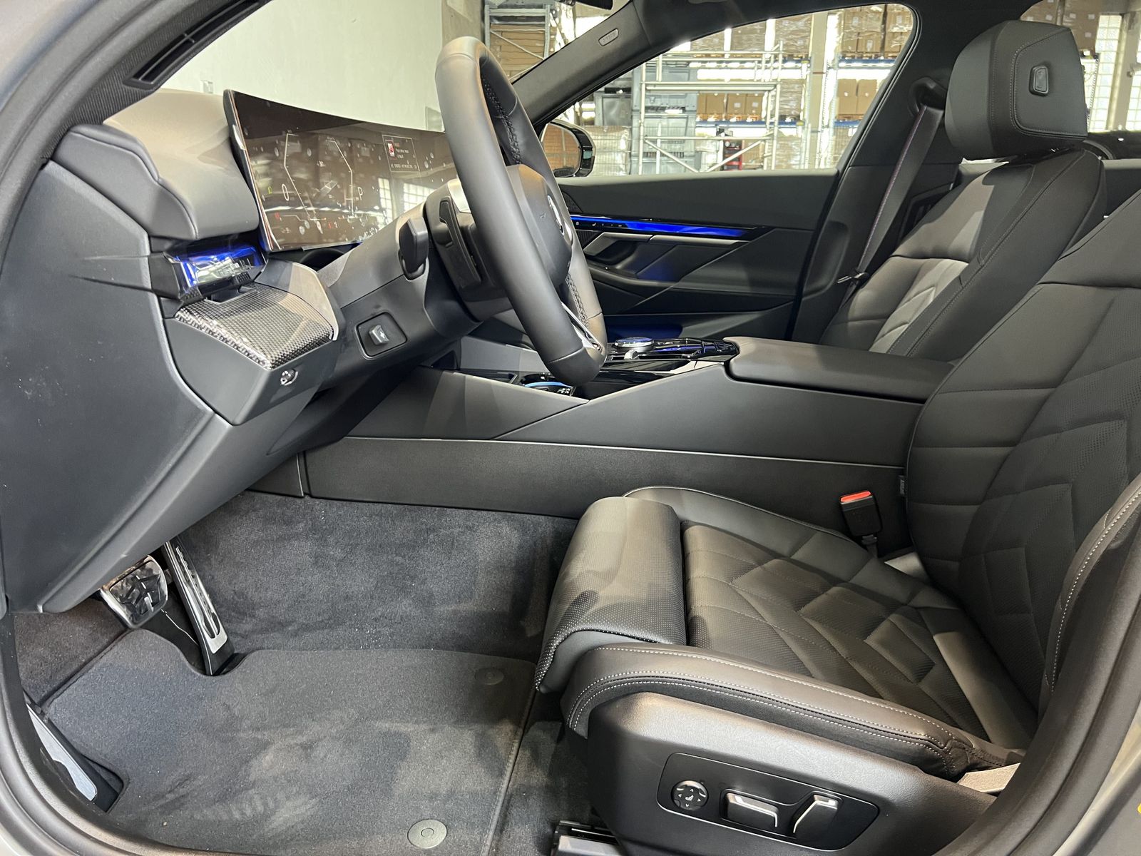 Fahrzeugeinzelansicht 10 Fahrzeugabbildung BMW i5 eDrive40 |Sitzbelüftung |Head-Up Display |Len