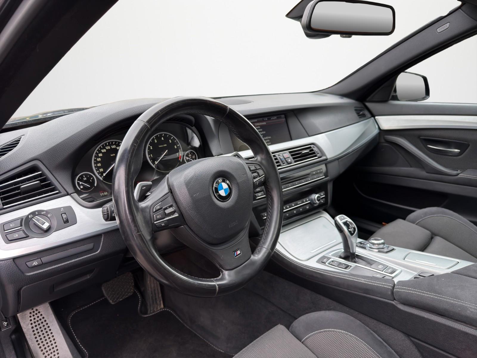 BMW 528i F10 M Sport | 245 ch | BVA | Toit ouvrant | Caméra de recul | Sièges chauffants | Bi-xénon | GPS Professional