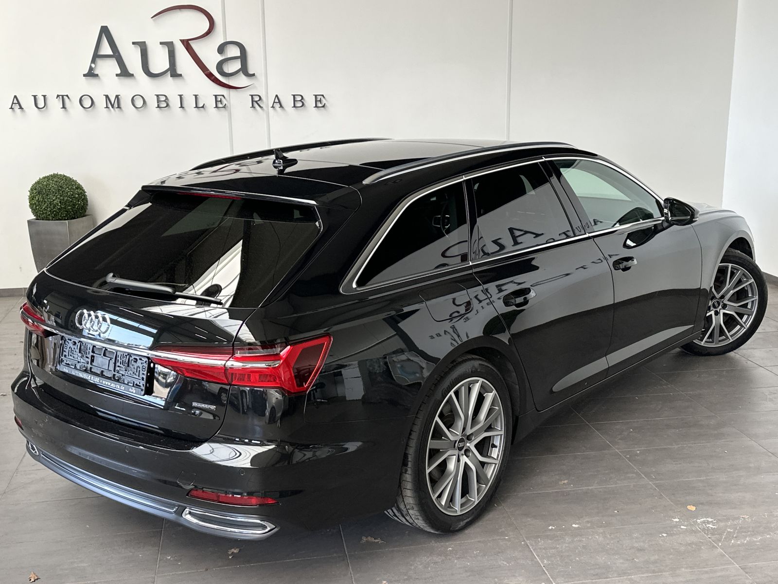 Fahrzeugabbildung Audi A6 Avant 55 TFSI Quattro Sport NAV+LED+AHK+PANO