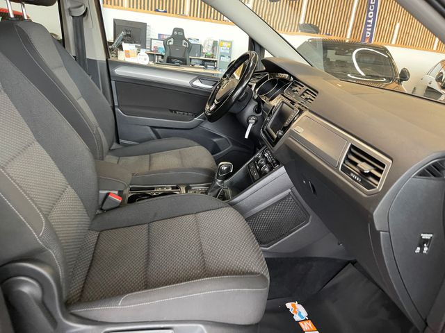 MYAUTOCENTER – Gebraucht- und Jahreswagen mit Werkstattservice in Pfaffenhofen Volkswagen Touran Comfortline BMTStart-Stopp *7-Sitzer*TÜV