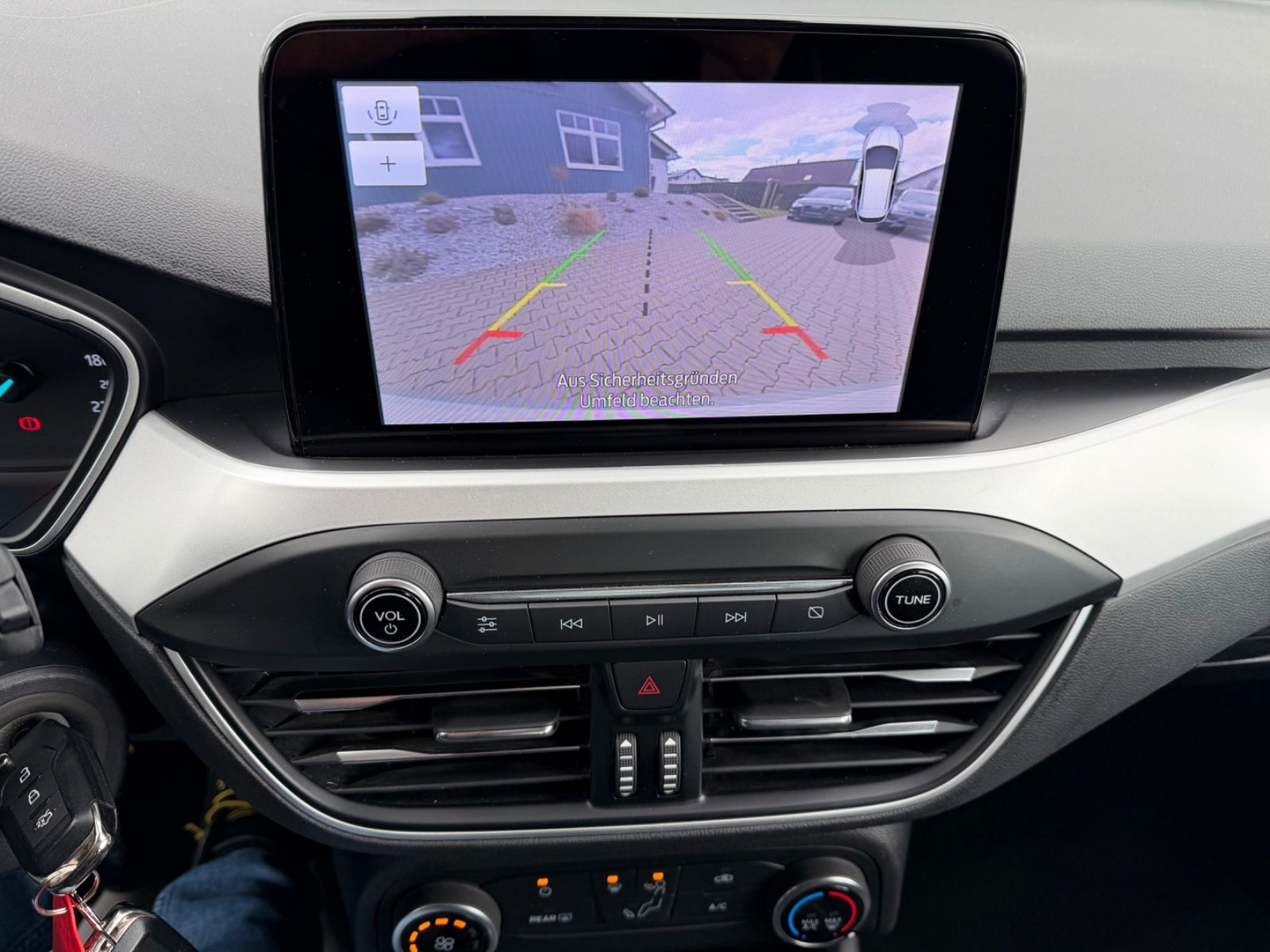 Fahrzeugabbildung Ford Focus Lim. Cool & Connect°Kamera°Navi°LED°1.Hand