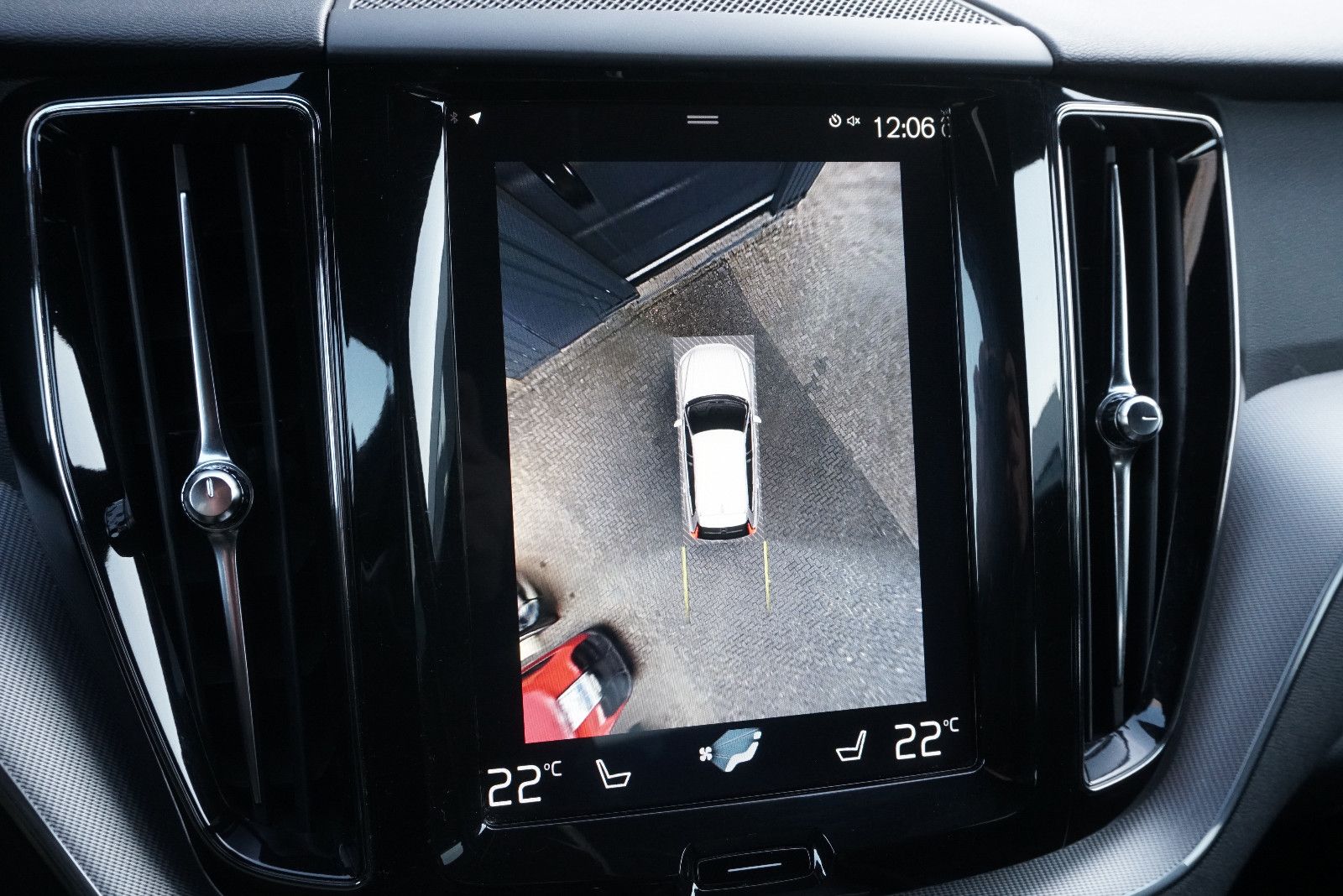 Volvo XC60 R-Design AWD 360° SHZ AHK LED NAV Harman Ka foto 22
