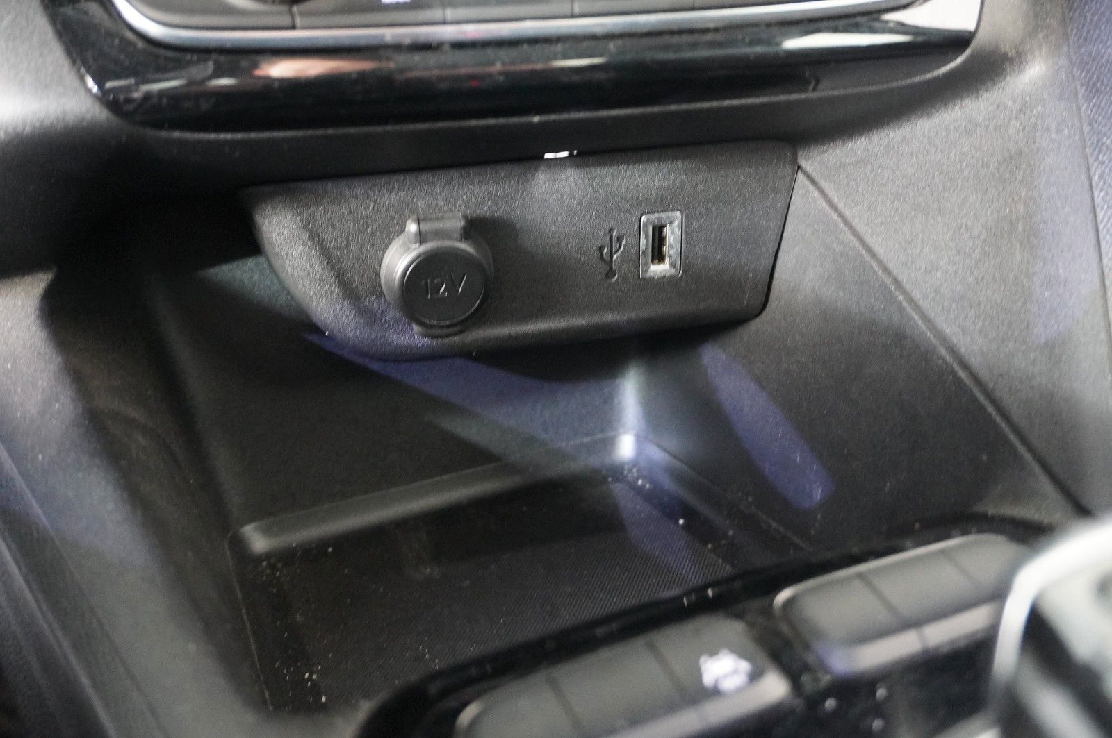Fahrzeugabbildung Opel Corsa-e F EDITION 1-PHASIG NAVI/VIRT./SPORT/DAB+