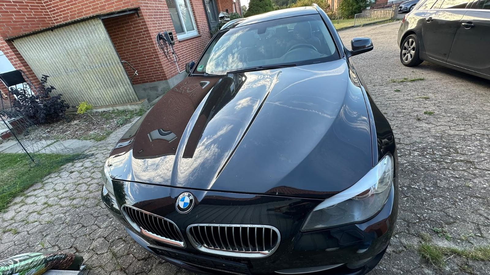 BMW 525 2012 — rear view